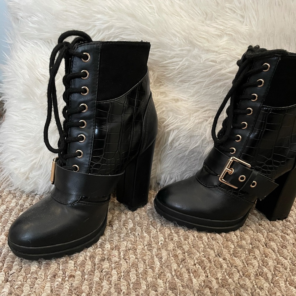 Combat boots